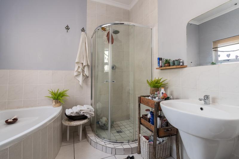 3 Bedroom Property for Sale in Langeberg Western Cape